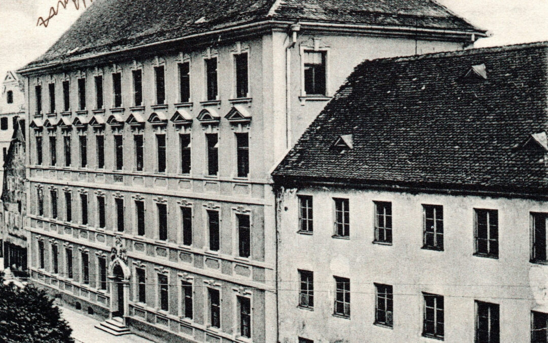 Das Gymnasialgebäude in der heutigen Kardinal-von-Waldburg-Straße (“Der alte Kasten”)